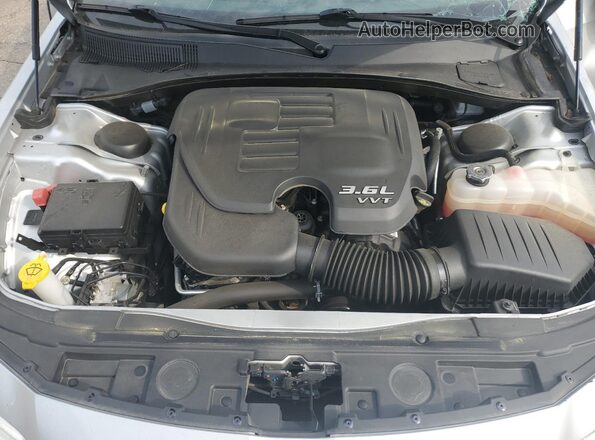 2C3CCAAG5MH613906 2021 CHRYSLER 300 Silver Вид задньої частини салону