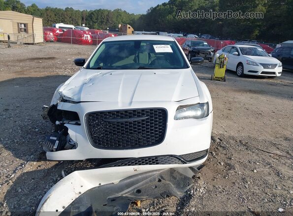 2C3CCAAG5NH139554 2022 CHRYSLER 300 White Սալոնի հետևի տեսք