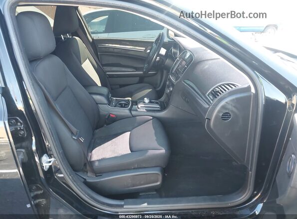 2C3CCAAGXMH617451 2021 CHRYSLER 300 Черный Вид салона спереди