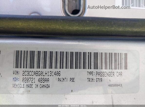 2C3CCABG0LH131406 2020 CHRYSLER 300 Silver ძრავის განყოფილების ხედი