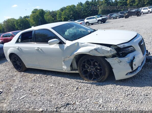 2C3CCABG8LH145764 2020 CHRYSLER 300 White Widok wnętrza z tyłu