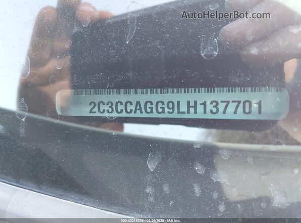 2C3CCAGG9LH137701 2020 CHRYSLER 300 White ძრავის განყოფილების ხედი