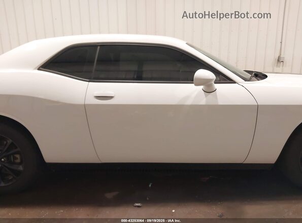 2C3CDZGG7MH611190 2021 DODGE CHALLENGER White Widok wnętrza z tyłu