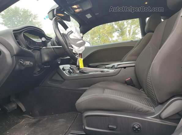 2C3CDZGGXKH683577 2019 DODGE CHALLENGER Silver Front interior view