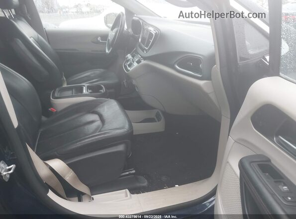 2C4RC1BG0LR131924 2020 CHRYSLER PACIFICA Blue Front interior view