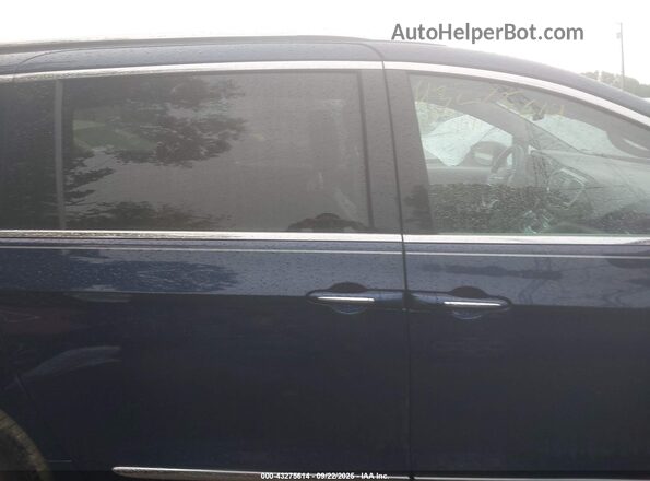 2C4RC1BG0LR131924 2020 CHRYSLER PACIFICA Blue Rear interior view