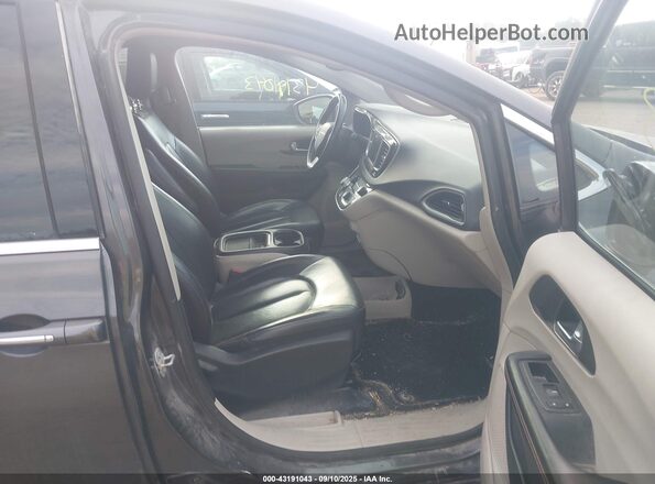 2C4RC1BG1LR284232 2020 CHRYSLER PACIFICA Gray Front interior view