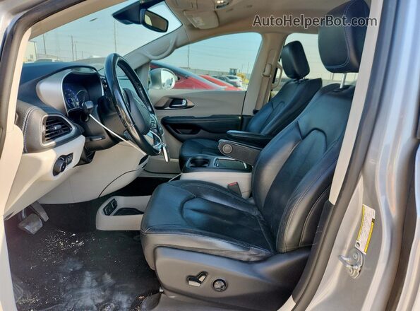 2C4RC1BG4MR534273 2021 CHRYSLER PACIFICA Silver Front interior view