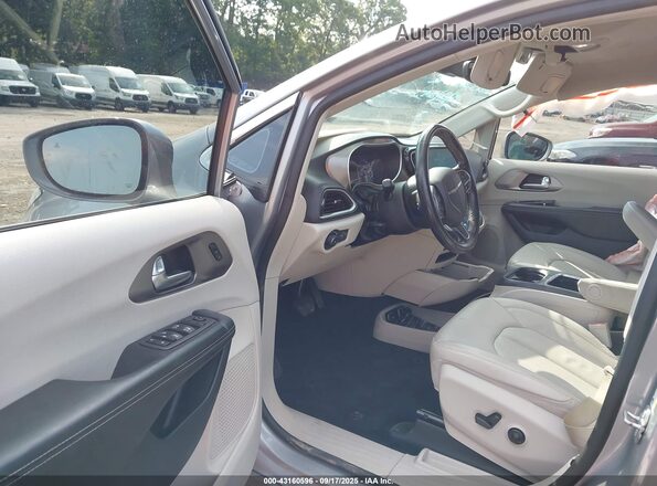 2C4RC1BG5MR552782 2021 CHRYSLER PACIFICA Silver Front interior view