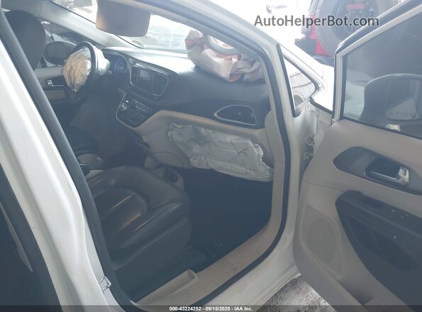 2C4RC1BG6LR276059 2020 CHRYSLER PACIFICA White Vista interior delantera