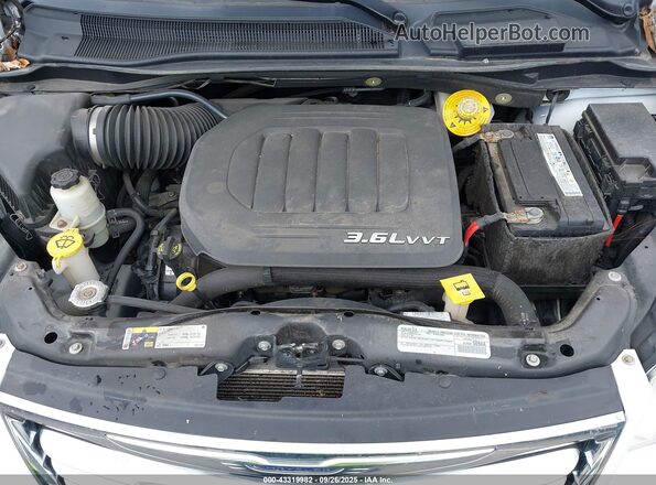 2C4RC1BGXGR222379 2016 CHRYSLER TOWN & COUNTRY White Widok z tyłu