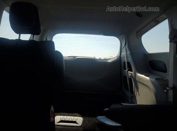 2C4RC1CG9LR107782 2020 CHRYSLER VOYAGER Burgundy Вид задніх сидінь