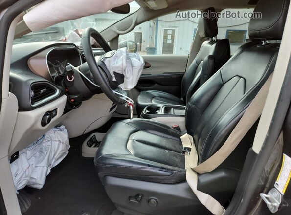 2C4RC1DG0LR195779 2020 CHRYSLER VOYAGER Gray Front interior view