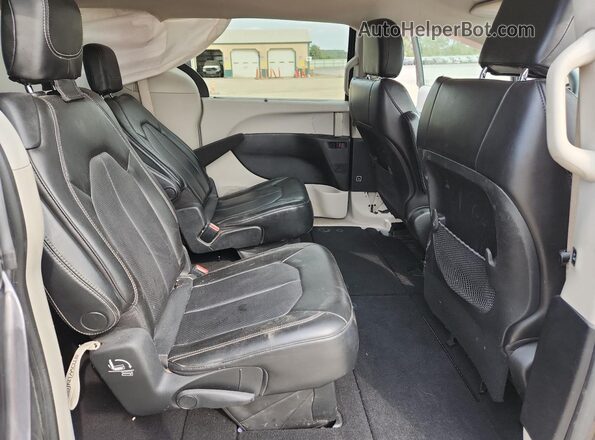 2C4RC1DG0LR195779 2020 CHRYSLER VOYAGER Gray Rear interior view