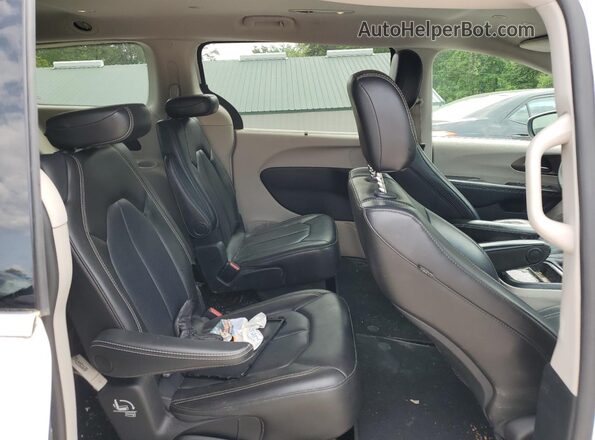 2C4RC1DG0LR262655 2020 CHRYSLER VOYAGER White Widok wnętrza z tyłu