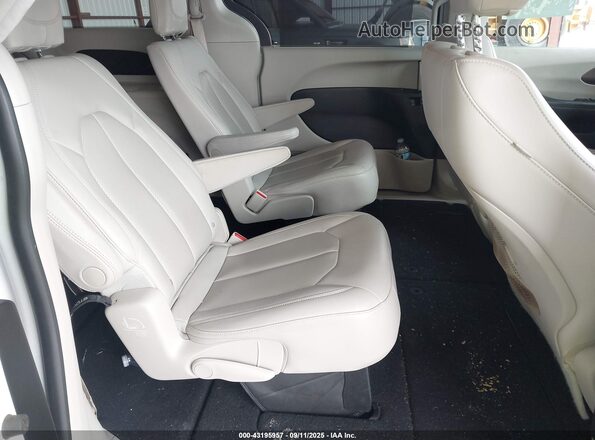 2C4RC1DG1MR524216 2021 CHRYSLER VOYAGER White Widok naklejki z numerem VIN