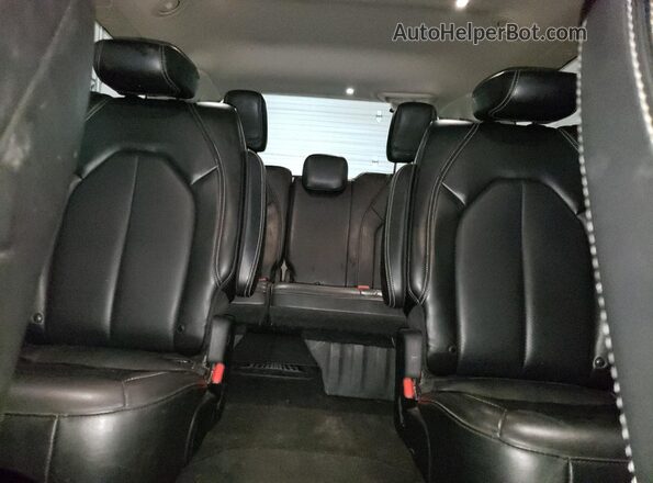 2C4RC1DG7LR257453 2020 CHRYSLER VOYAGER White 