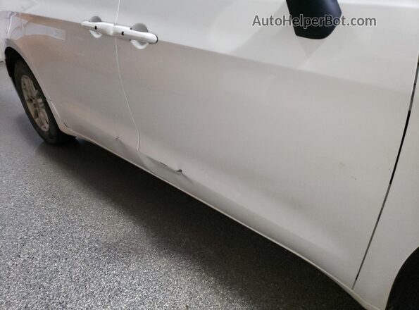 2C4RC1DG7LR257453 2020 CHRYSLER VOYAGER White 