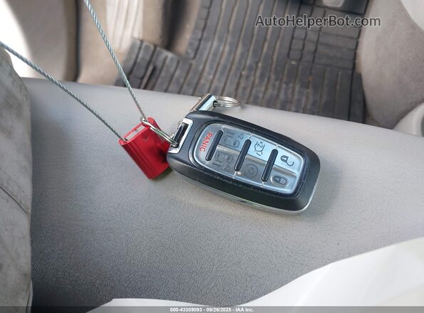 2C4RC1DG8LR163484 2020 CHRYSLER VOYAGER White Вид панелі приладів