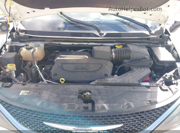 2C4RC1DG8LR163484 2020 CHRYSLER VOYAGER White Вид ззаду
