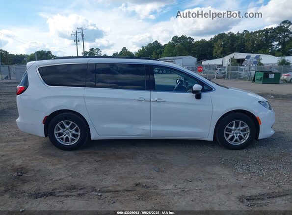 2C4RC1DG8LR163484 2020 CHRYSLER VOYAGER White Вид задньої частини салону