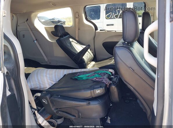 2C4RC1DG9LR255185 2020 CHRYSLER VOYAGER Silver VIN კოდის სტიკერის ხედი