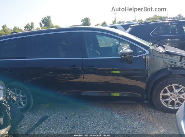 2C4RC1FG2PR531614 2023 CHRYSLER PACIFICA Black Widok wnętrza z tyłu