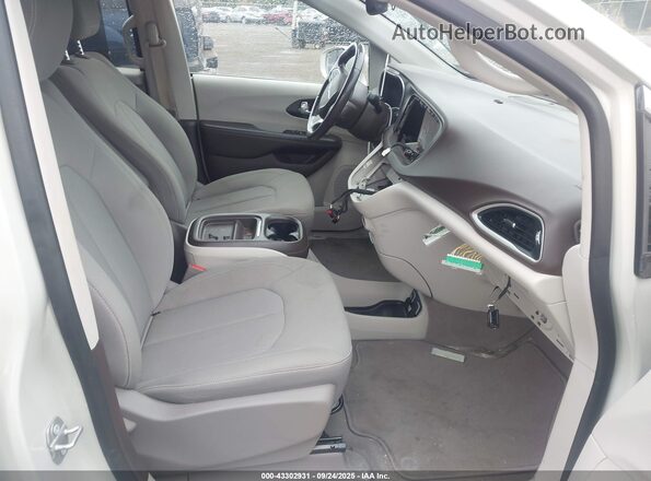 2C4RC1FG4LR192171 2020 CHRYSLER PACIFICA Cream Widok wnętrza z przodu