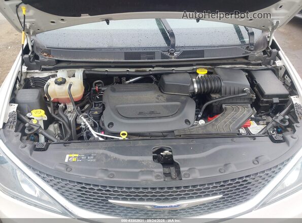 2C4RC1FG4LR192171 2020 CHRYSLER PACIFICA Cream Widok z tyłu