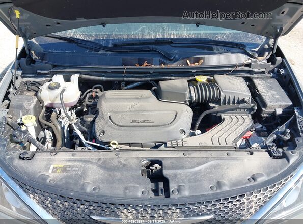 2C4RC1FGXLR266984 2020 CHRYSLER PACIFICA Gray Rear view