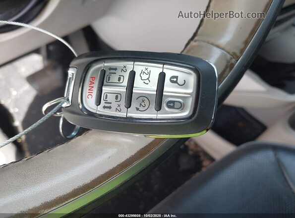 2C4RC1GG2LR121999 2020 CHRYSLER PACIFICA Blue Vista del salpicadero