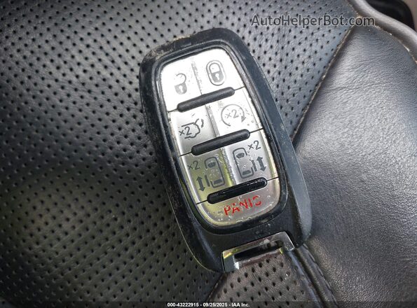 2C4RC1GG3LR285360 2020 CHRYSLER PACIFICA Blue Vista del salpicadero