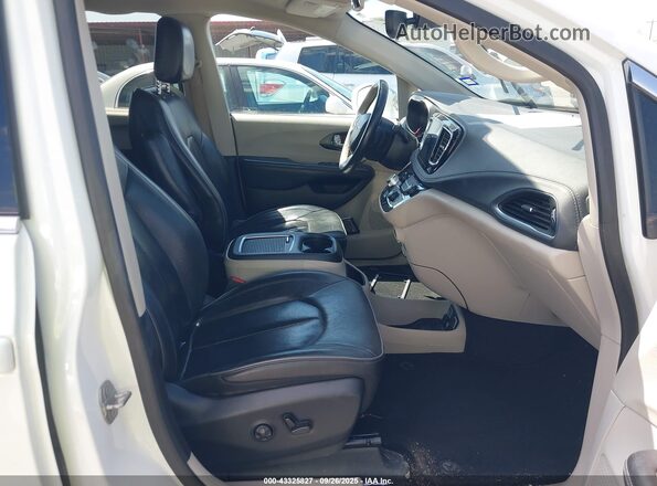 2C4RC1GG4LR285044 2020 CHRYSLER PACIFICA White Vista interior delantera