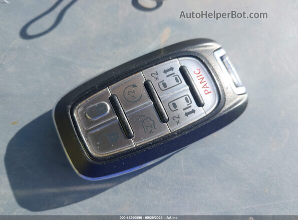 2C4RC1GG9HR745645 2017 CHRYSLER PACIFICA Burgundy Вид панелі приладів