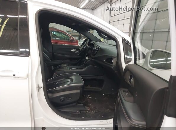 2C4RC1S77NR130000 2022 CHRYSLER PACIFICA White Widok wnętrza z przodu