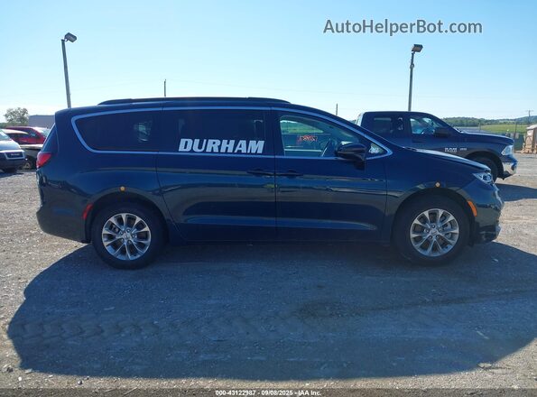 2C4RC3BG7NR161517 2022 CHRYSLER PACIFICA Blue Widok wnętrza z tyłu