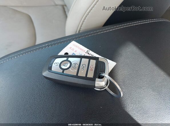 2FMPK3K83HBC07694 2017 FORD EDGE Champagne Вид панели приборов