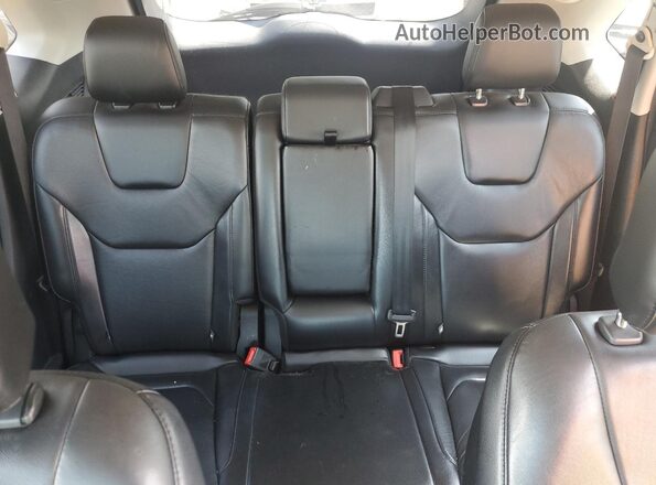 2FMPK3K9XKBB54573 2019 FORD EDGE Silver Widok tylnych siedzeń