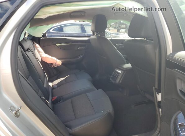 2G1105S30J9104657 2018 CHEVROLET IMPALA Серебряный 