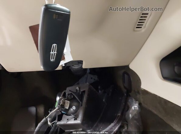 2LMHJ5AT1KBL00301 2019 LINCOLN MKT Maroon Dashboard view