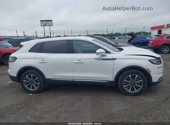 2LMPJ6J96NBL16875 2022 LINCOLN NAUTILUS White Вид задньої частини салону