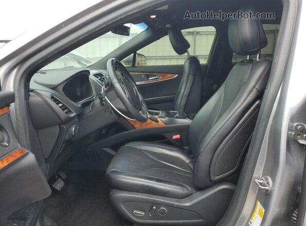 2LMPJ6K95LBL15003 2020 LINCOLN NAUTILUS Silver Front interior view