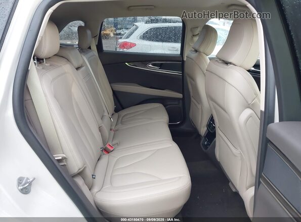 2LMPJ8J93PBL29758 2023 LINCOLN NAUTILUS Белый 