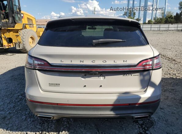 2LMPJ8K98LBL20014 2020 LINCOLN NAUTILUS Cream Vista trasera