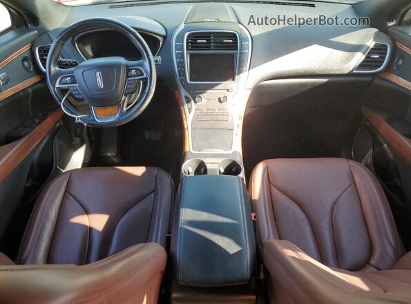 2LMPJ8K98LBL20014 2020 LINCOLN NAUTILUS Cream Vista del salpicadero