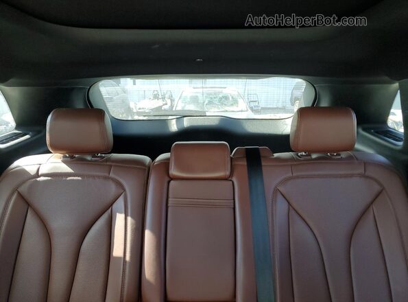 2LMPJ8K98LBL20014 2020 LINCOLN NAUTILUS Cream Vista de los asientos traseros