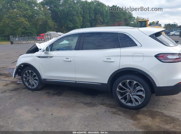 2LMPJ8K9XNBL08398 2022 LINCOLN NAUTILUS White 