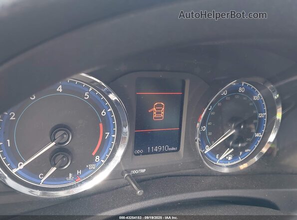 2T1BURHEXJC986114 2018 TOYOTA LL Silver 