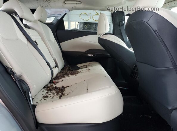 2T2BAMBA5RC046442 2024 LEXUS RX Silver Widok wnętrza z tyłu