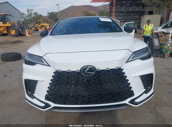 2T2BCMEAXSC021693 2025 LEXUS RX White Widok wnętrza z tyłu